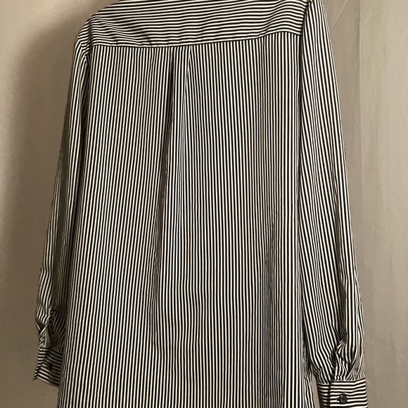 Button down small long sleeve top - Picture 9 of 16